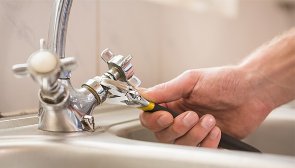 Comment faire pour colmater rapidement un robinet qui fuit ?