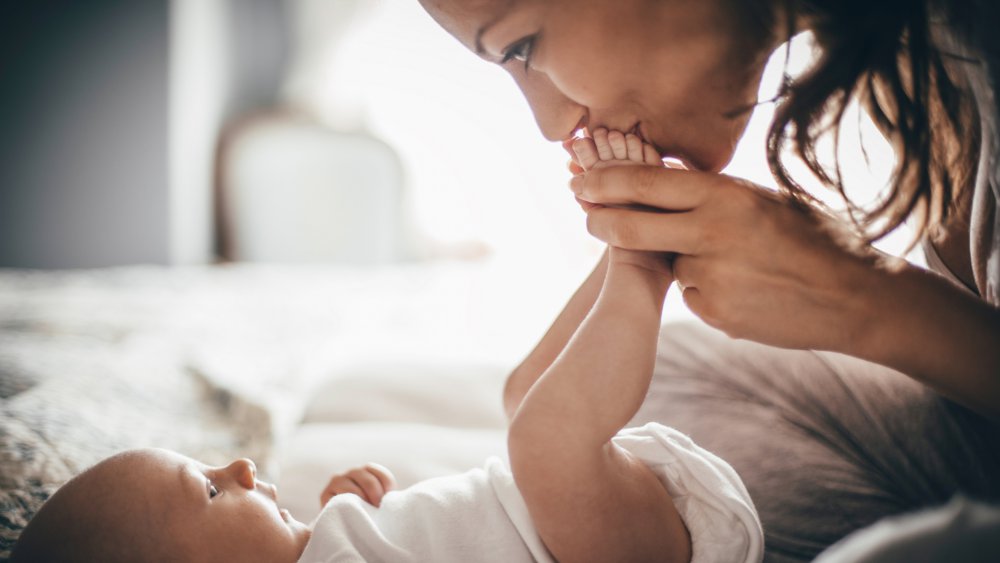 Le Retour à la Maison avec Bébé : Naviguer dans les Vagues de la Nouvelle Maternité